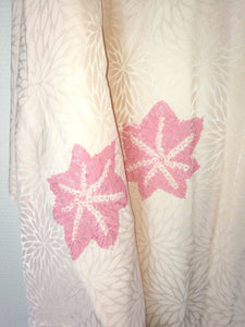 Japansk Nagajuban (Kort Kimono) i Forskellige Nuancer af Pink