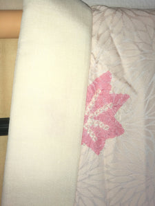 Japansk Nagajuban (Kort Kimono) i Forskellige Nuancer af Pink