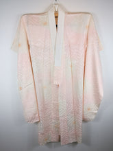 Indlæs billede til gallerivisning Japansk Nagajuban (Kort Kimono) i Lys Pink, Knækket Hvid og Peach