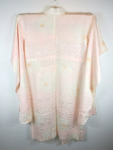 Indlæs billede til gallerivisning Japansk Nagajuban (Kort Kimono) i Lys Pink, Knækket Hvid og Peach