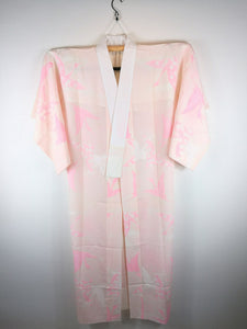 Japansk Nagajuban (Kort Kimono) med Traner i Nuancer af Pink
