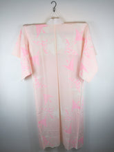 Indlæs billede til gallerivisning Japansk Nagajuban (Kort Kimono) med Traner i Nuancer af Pink
