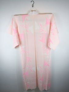 Japansk Nagajuban (Kort Kimono) med Traner i Nuancer af Pink