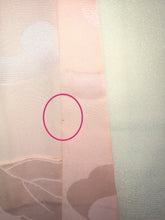 Indlæs billede til gallerivisning Japansk Nagajuban (Kort Kimono) med Blomster i Pink og Hvid