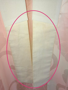 Japansk Nagajuban (Kort Kimono) med Blomster i Pink og Hvid