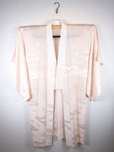 Indlæs billede til gallerivisning Japansk Nagajuban (Kort Kimono) med Skyer i Lys Pink