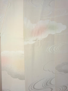 Japansk Nagajuban (Kort Kimono) med Skyer i Lys Pink