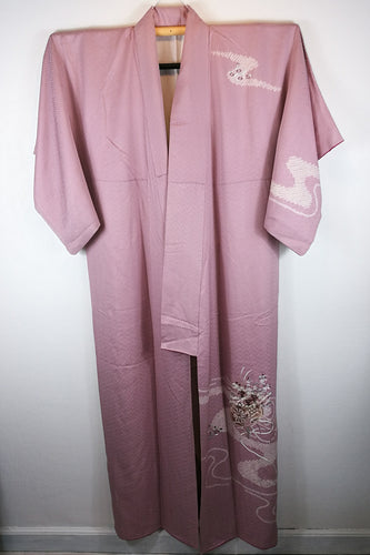 Japansk Kimono i Lyslilla med Traditionelt Blomster Mønster