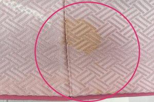 Japansk Kimono i Lyslilla med Traditionelt Blomster Mønster