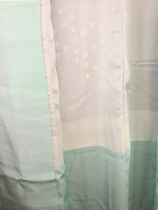 Japansk Nagajuban (Kort Kimono) i Lys Lavendel med Traditionelt Mønster