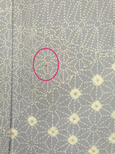 Indlæs billede til gallerivisning Japansk Nagajuban (Kort Kimono) i Lys Lavendel med Traditionelt Mønster