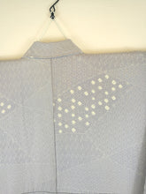 Indlæs billede til gallerivisning Japansk Nagajuban (Kort Kimono) i Lys Lavendel med Traditionelt Mønster