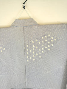 Japansk Nagajuban (Kort Kimono) i Lys Lavendel med Traditionelt Mønster