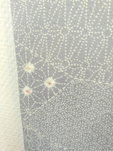 Indlæs billede til gallerivisning Japansk Nagajuban (Kort Kimono) i Lys Lavendel med Traditionelt Mønster