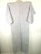Indlæs billede til gallerivisning Japansk Nagajuban (Kort Kimono) i Lys Lavendel med Traditionelt Mønster