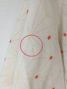 Japansk Nagajuban (Kort Kimono) i Knækket Hvid med Traditionelt Mønster