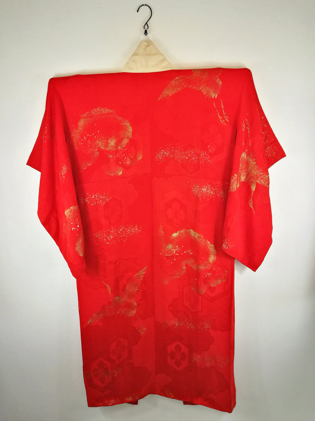 Japansk Nagajuban (Kort Kimono) i Rød med Traner