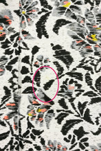 Indlæs billede til gallerivisning Japansk Kimono i Hvid og Sort med Blomster og Blade