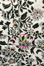 Indlæs billede til gallerivisning Japansk Kimono i Hvid og Sort med Blomster og Blade