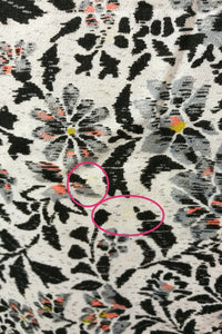 Japansk Kimono i Hvid og Sort med Blomster og Blade