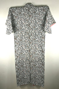 Japansk Kimono i Hvid og Sort med Blomster og Blade