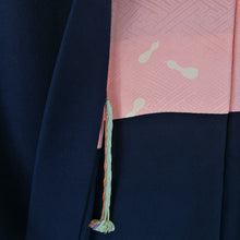 Indlæs billede til gallerivisning Japansk Haori Jakke i Mørkeblå med Abstrakte Planter