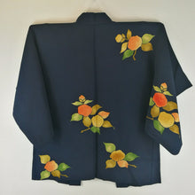 Indlæs billede til gallerivisning Japansk Haori Jakke i Mørkeblå med Abstrakte Planter