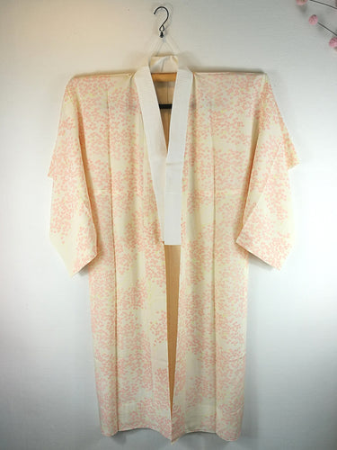 Japansk Nagajuban (Kort Kimono) i Lys Pink med Blomster