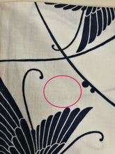 Indlæs billede til gallerivisning Japansk Yukata i Hvid og Mørkeblå med Blomster