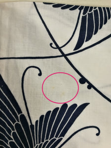 Japansk Yukata i Hvid og Mørkeblå med Blomster