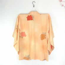 Indlæs billede til gallerivisning Vintage Japansk Haori i Lys Fersken med Blade og Blomster