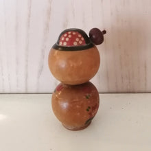 Indlæs billede til gallerivisning Vintage Kokeshi Dukke i Kimono og med Hårnål