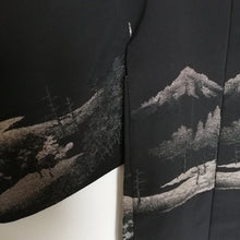 Indlæs billede til gallerivisning Japansk Silke Haori Jakke i Sort med Metallisk Vinterlandskab