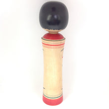Indlæs billede til gallerivisning Vintage Kokeshi med Traditionelt Mønster i Rød, Grøn og Gul