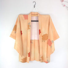 Indlæs billede til gallerivisning Vintage Japansk Haori i Lys Fersken med Blade og Blomster